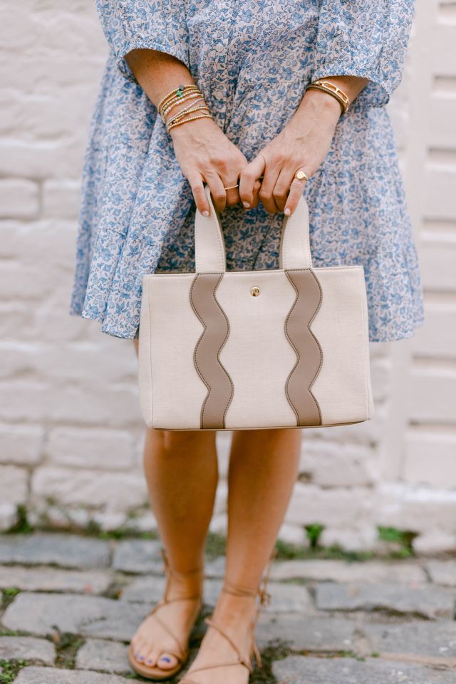 Close-up view of the Sydney canvas handbag.